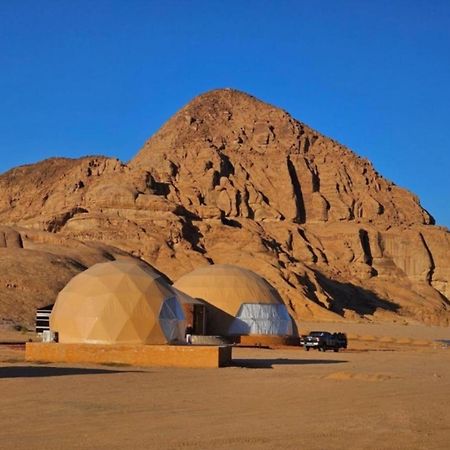 Julia Rum Luxury Camp Wadi Rum Buitenkant foto