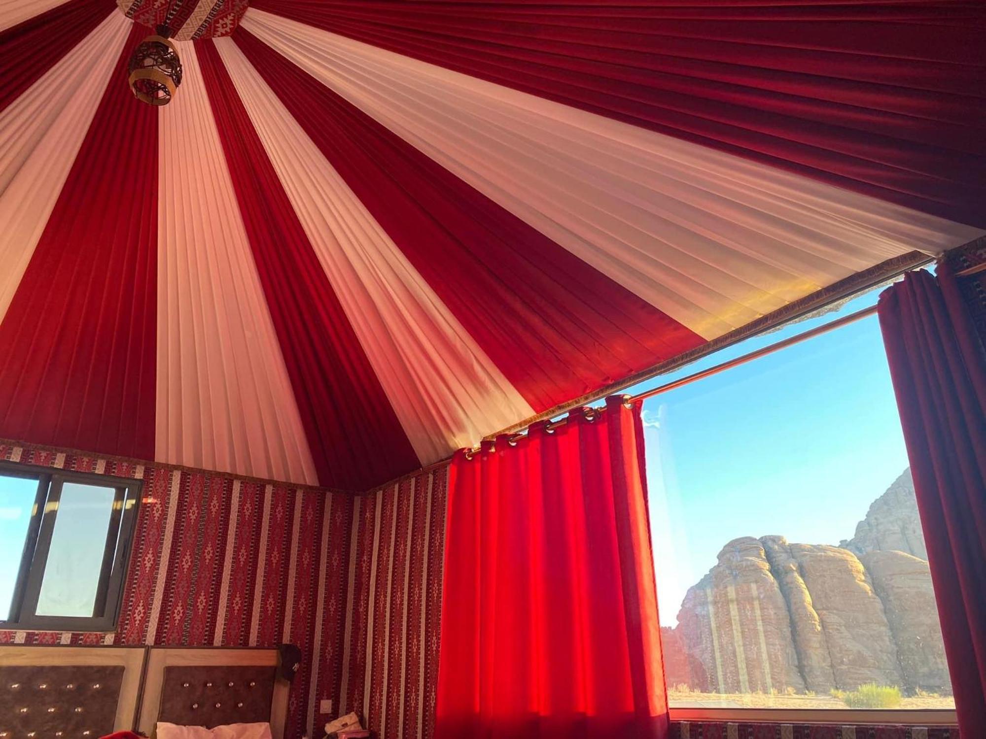 Julia Rum Luxury Camp Wadi Rum Buitenkant foto