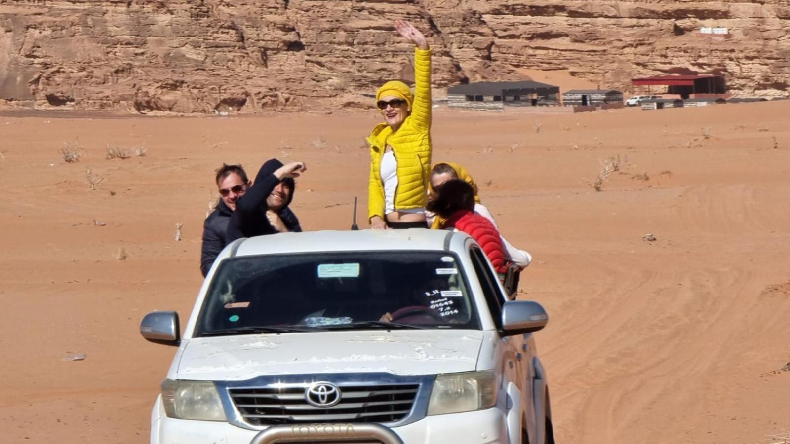 Julia Rum Luxury Camp Wadi Rum Buitenkant foto