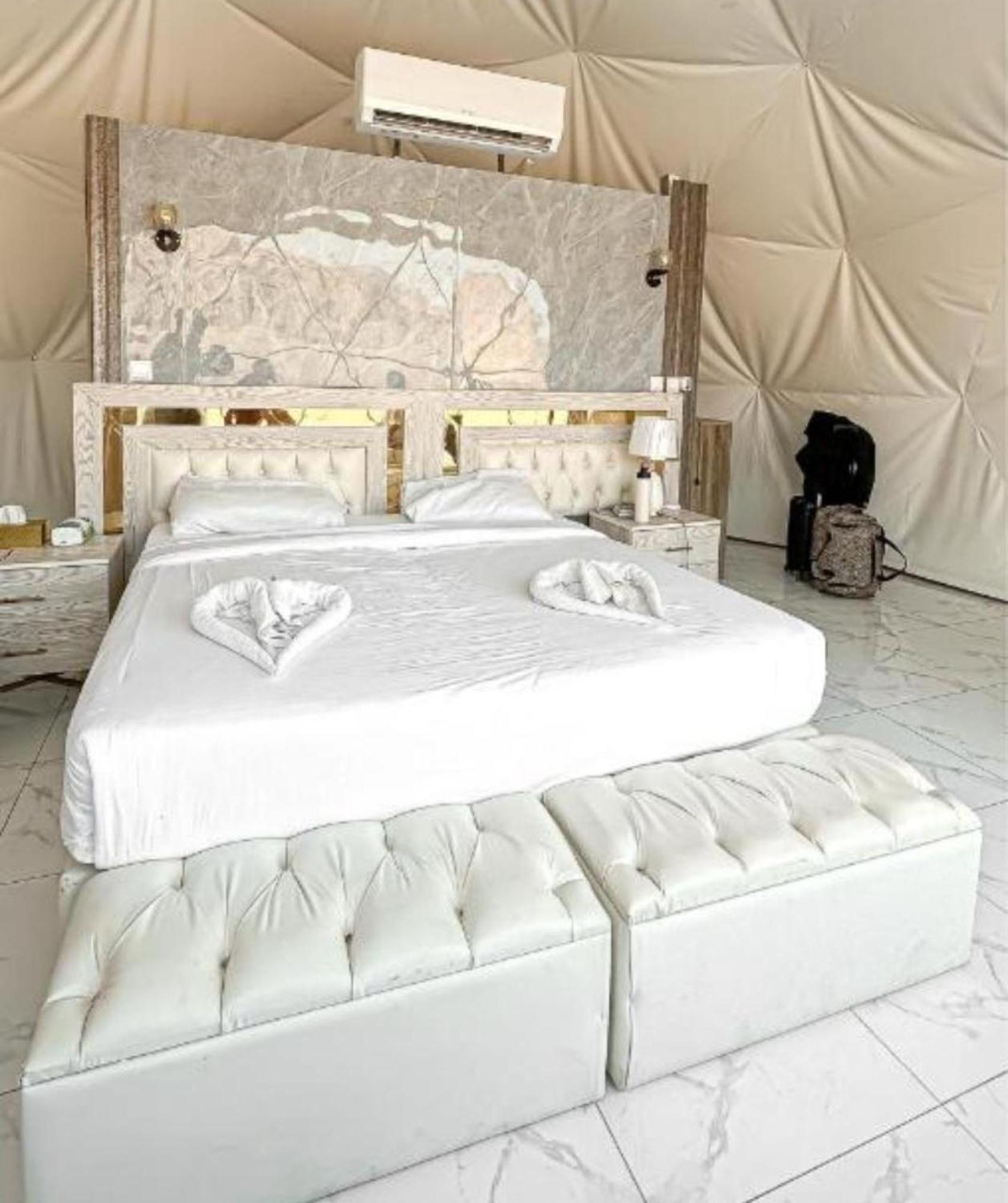 Julia Rum Luxury Camp Wadi Rum Buitenkant foto